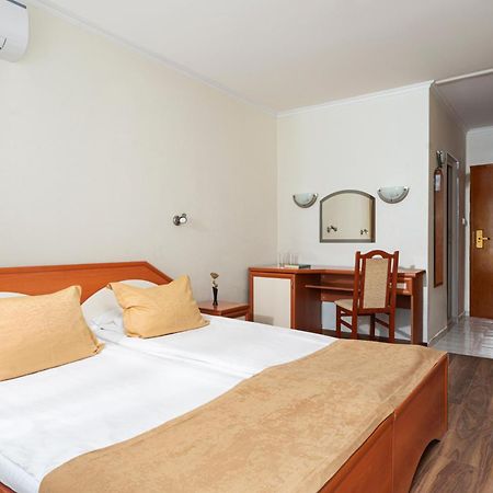 Zefir Hotel ซันนีบีช ภายนอก รูปภาพ